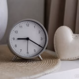 21:21 на годиннику: значення у коханні, стосунках і нумерології