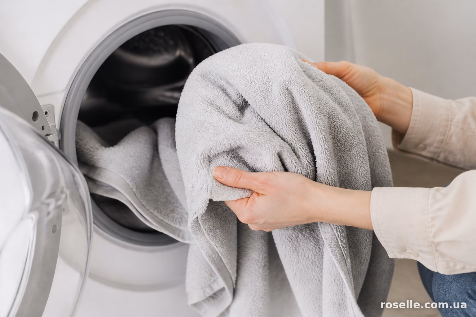 Чому рушники пахнуть сирістю після прання та як прибрати запах